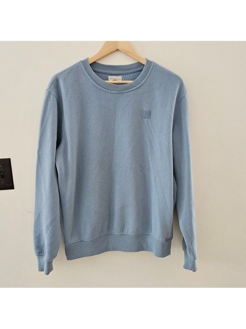 Aeropostale Men’s Blue Crewneck Sweatshirt Size Medium Minimal Logo Casual
